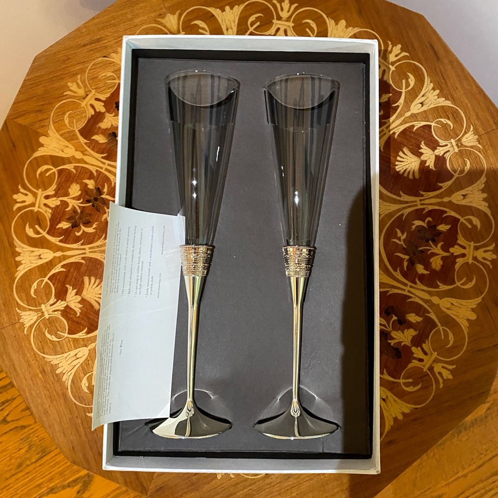 BRAND NEW VERA WANG CHAMPAGNE TOASTING FLUTE